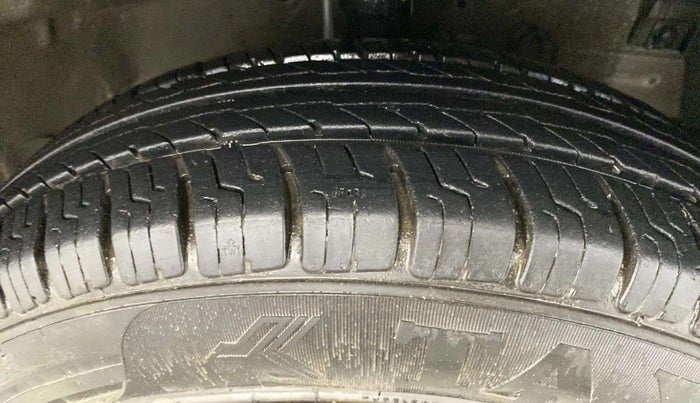 2017 Maruti Swift LXI (O), Petrol, Manual, 78,421 km, Right Rear Tyre Tread