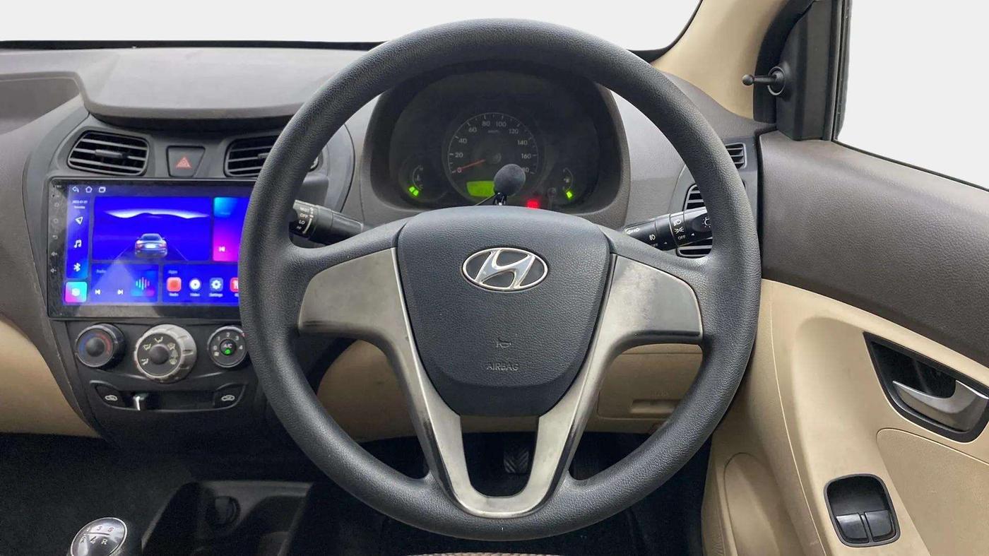 2016 Hyundai Eon SPORTZ, Petrol, Manual, 40,600 km, Steering Wheel Close Up