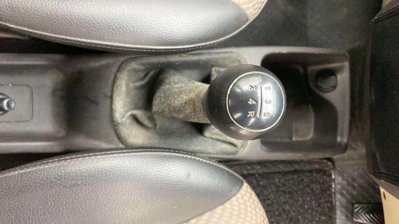 2016 Hyundai Eon SPORTZ, Petrol, Manual, 40,600 km, Gear Lever