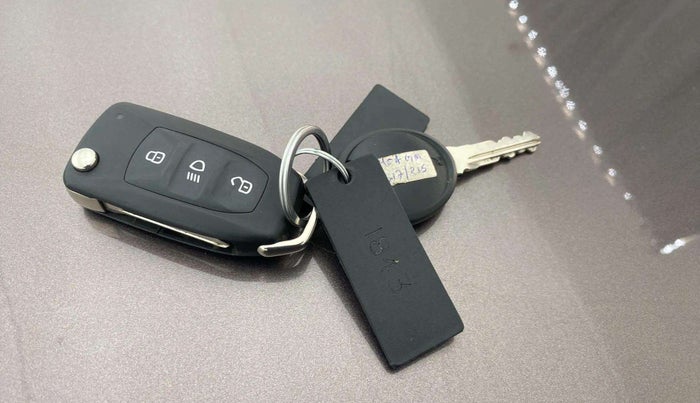 2018 Tata Tiago XZA PETROL, Petrol, Automatic, 36,523 km, Key Close Up