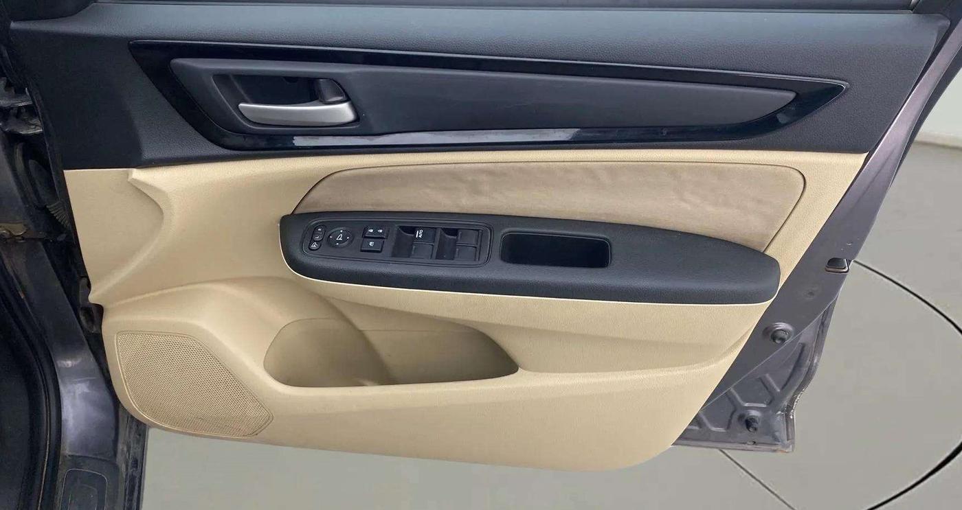 2019 Honda Amaze 1.2L I-VTEC VX CVT, Petrol, Automatic, 35,428 km, Driver Side Door Panels Control