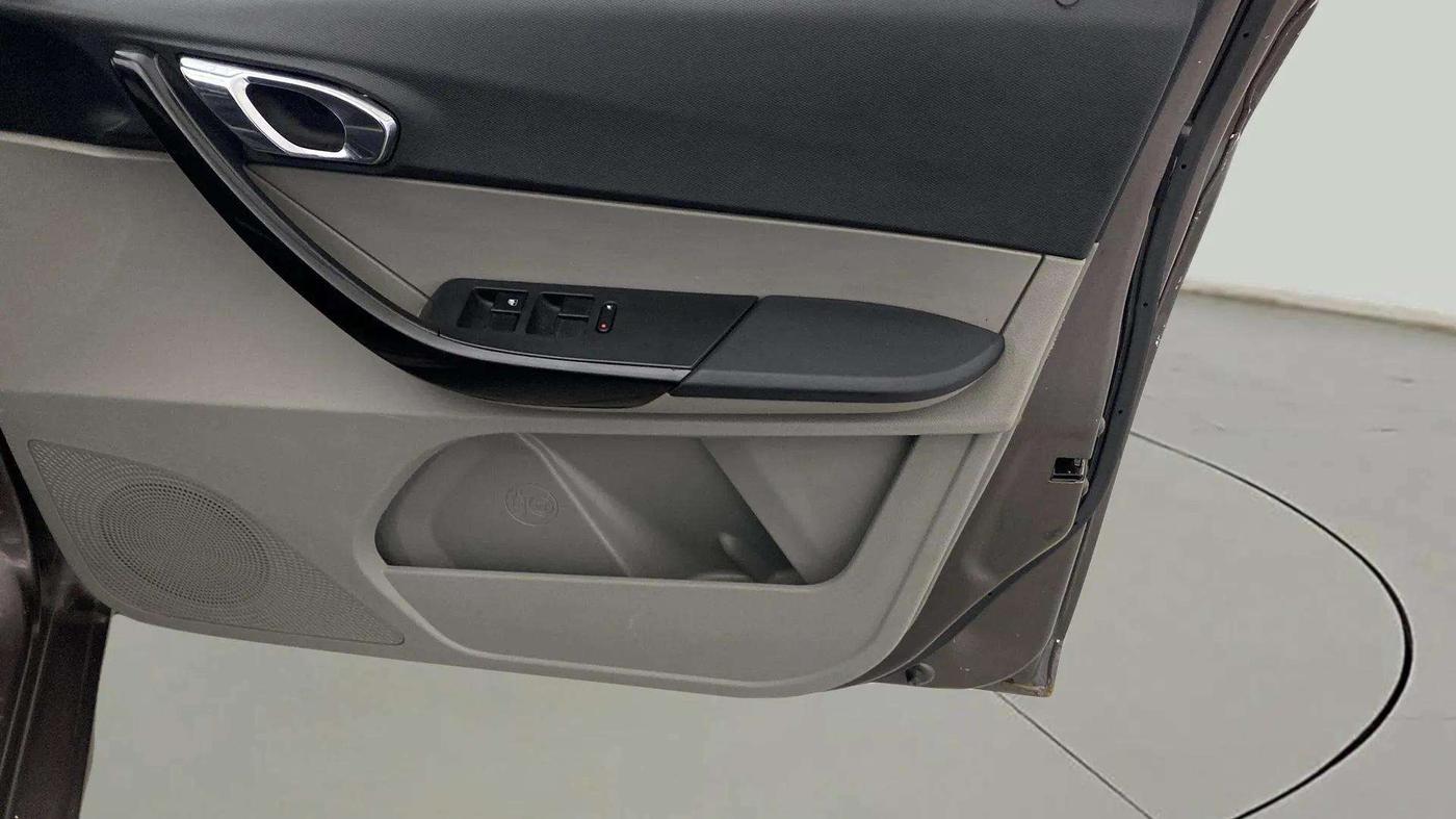 2018 Tata Tiago XZ PETROL, Petrol, Manual, 85,885 km, Driver Side Door Panels Control