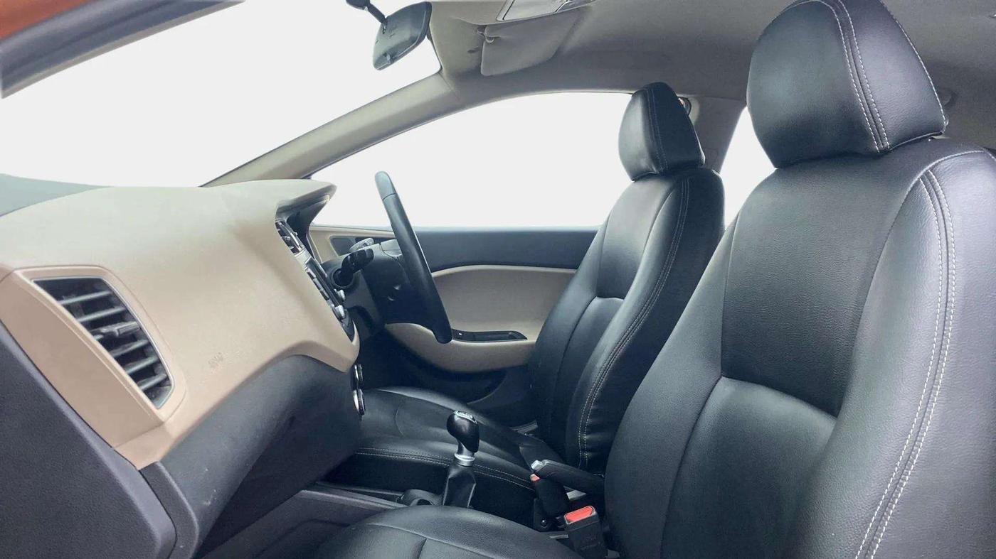 2018 Hyundai Elite i20 ASTA 1.2 (O), Petrol, Manual, 44,209 km, Right Side Front Door Cabin