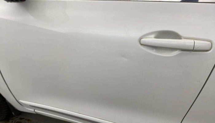 2017 Maruti Dzire VXI, CNG, Manual, 80,983 km, Front passenger door - Door visor damaged