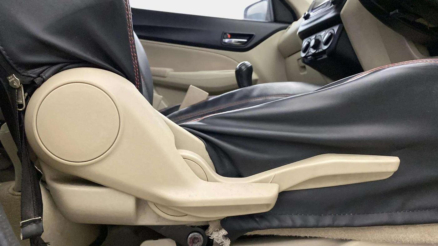 2017 Maruti Dzire VXI, CNG, Manual, 80,983 km, Driver Side Adjustment Panel