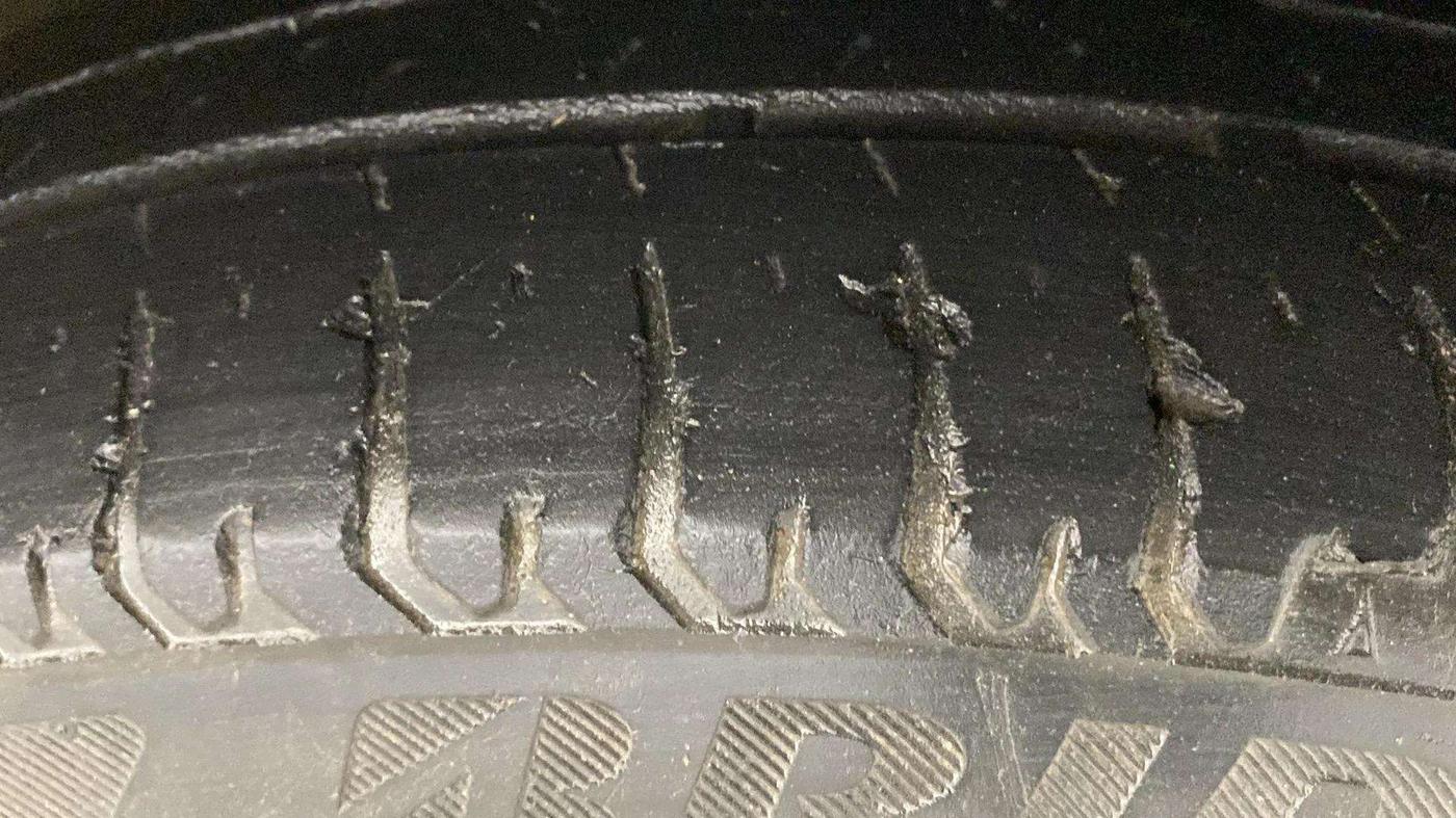 2017 Maruti Dzire VXI, CNG, Manual, 80,983 km, Right Rear Tyre Tread