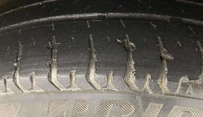 2017 Maruti Dzire VXI, CNG, Manual, 80,983 km, Right Rear Tyre Tread