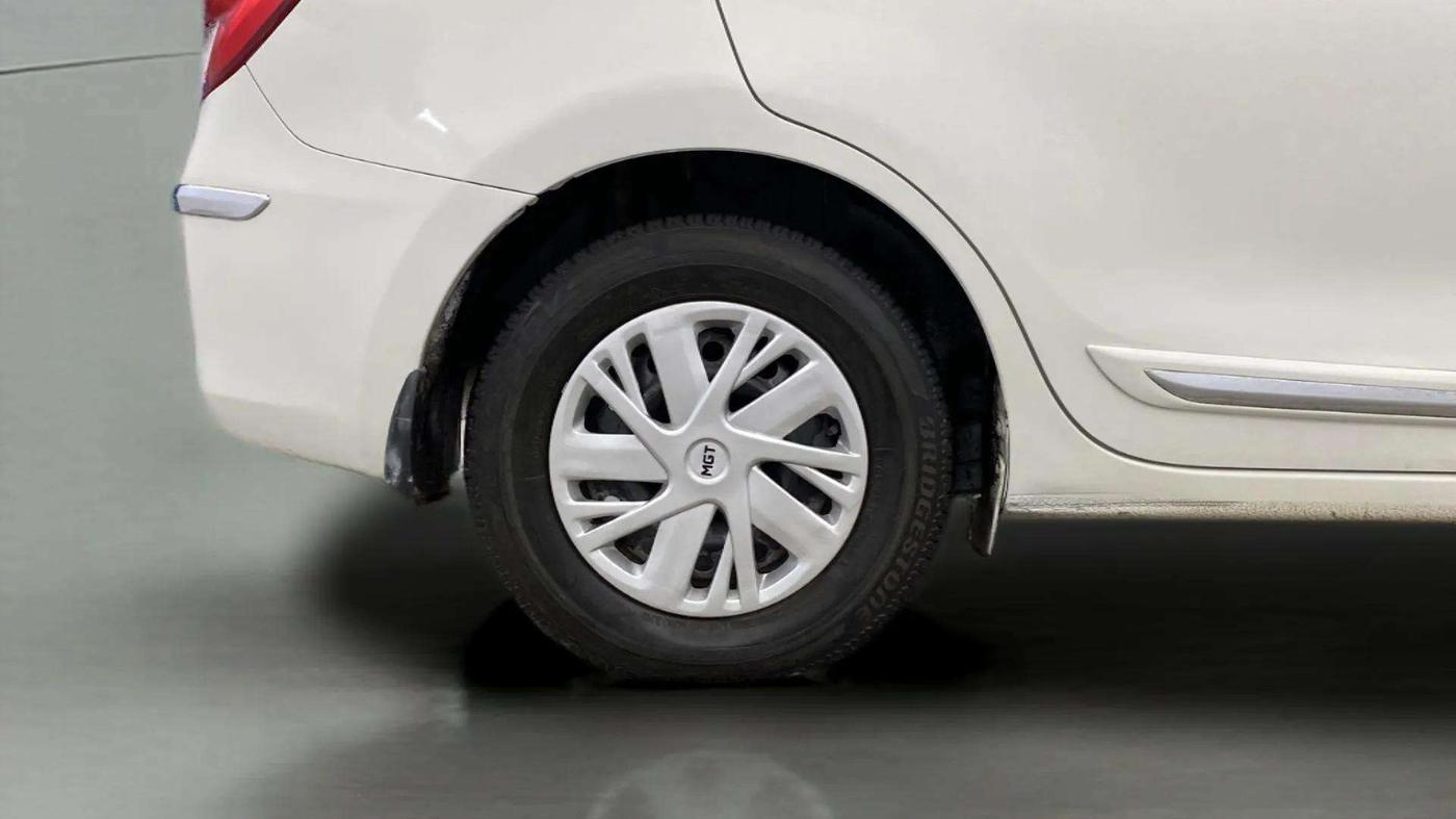 2017 Maruti Dzire VXI, CNG, Manual, 80,983 km, Right Rear Wheel