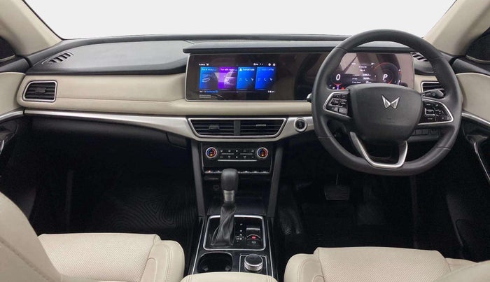 2023 Mahindra XUV700 AX 7 LUXURY D AT 7 STR, Diesel, Automatic, 14,234 km, Dashboard