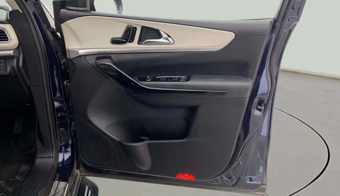 2023 Mahindra XUV700 AX 7 LUXURY D AT 7 STR, Diesel, Automatic, 14,234 km, Driver Side Door Panels Control