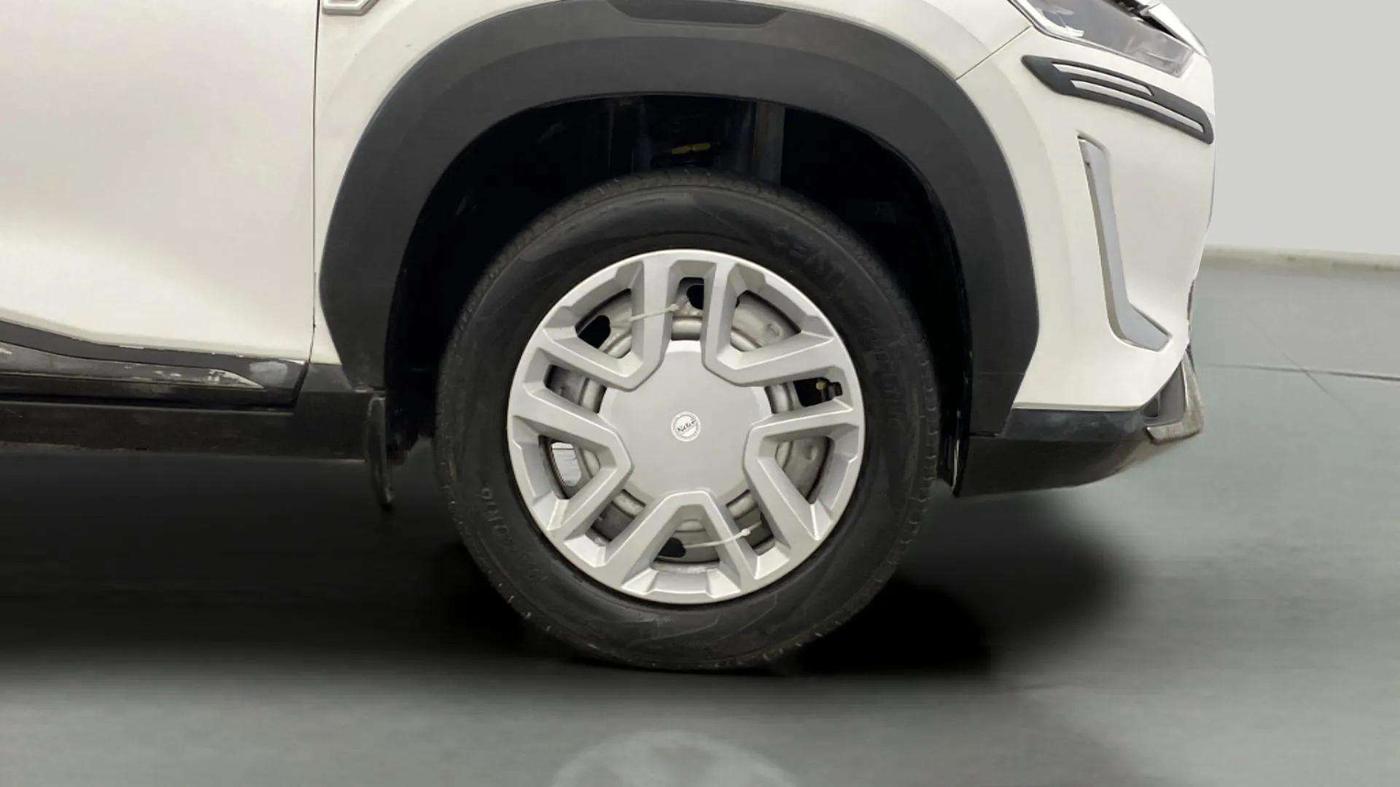 2022 Nissan MAGNITE XE, Petrol, Manual, 22,137 km, Right Front Wheel