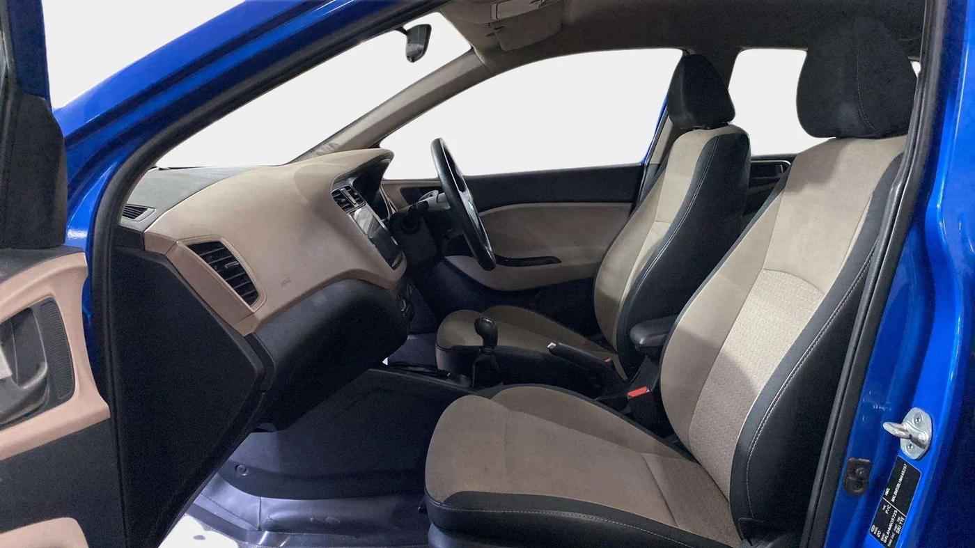 2017 Hyundai Elite i20 SPORTZ 1.2, Petrol, Manual, 27,289 km, Right Side Front Door Cabin