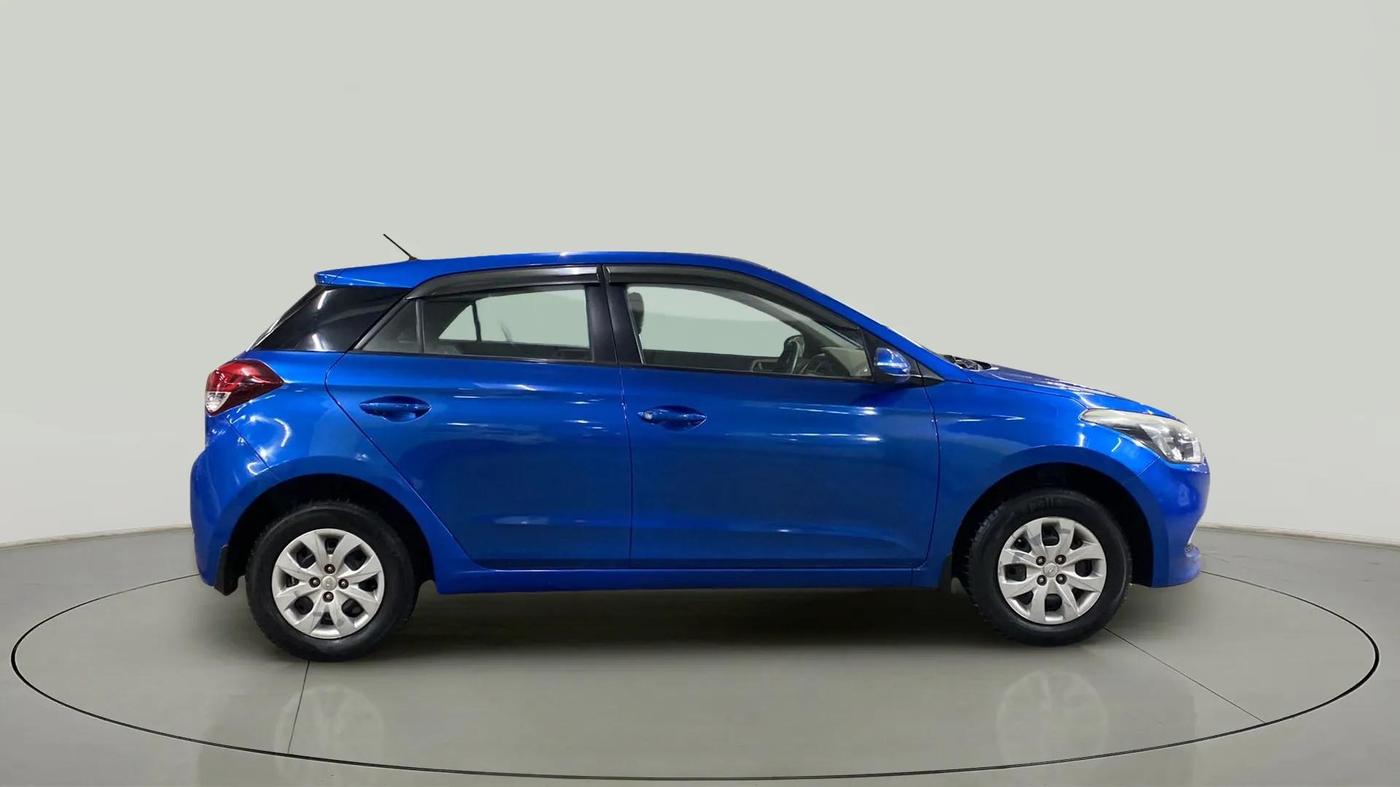 2017 Hyundai Elite i20 SPORTZ 1.2, Petrol, Manual, 27,289 km, Right Side View