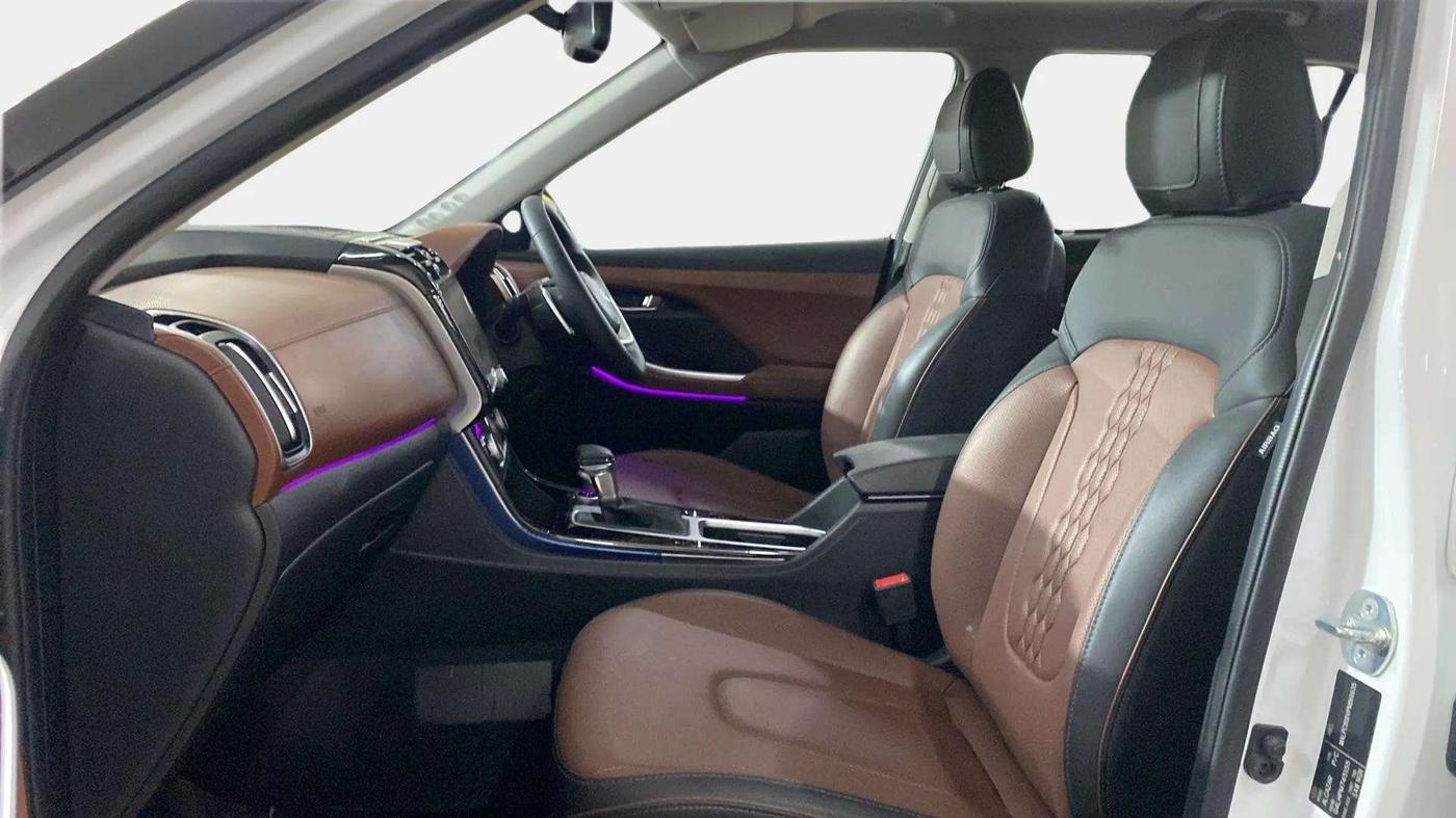 2023 Hyundai ALCAZAR  SIGNATURE (O) DCT 1.5 PETROL 7STR, Petrol, Automatic, 8,996 km, Right Side Front Door Cabin