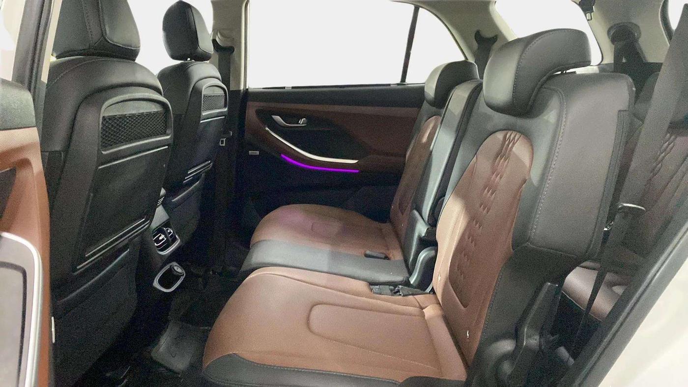 2023 Hyundai ALCAZAR  SIGNATURE (O) DCT 1.5 PETROL 7STR, Petrol, Automatic, 8,996 km, Right Side Rear Door Cabin