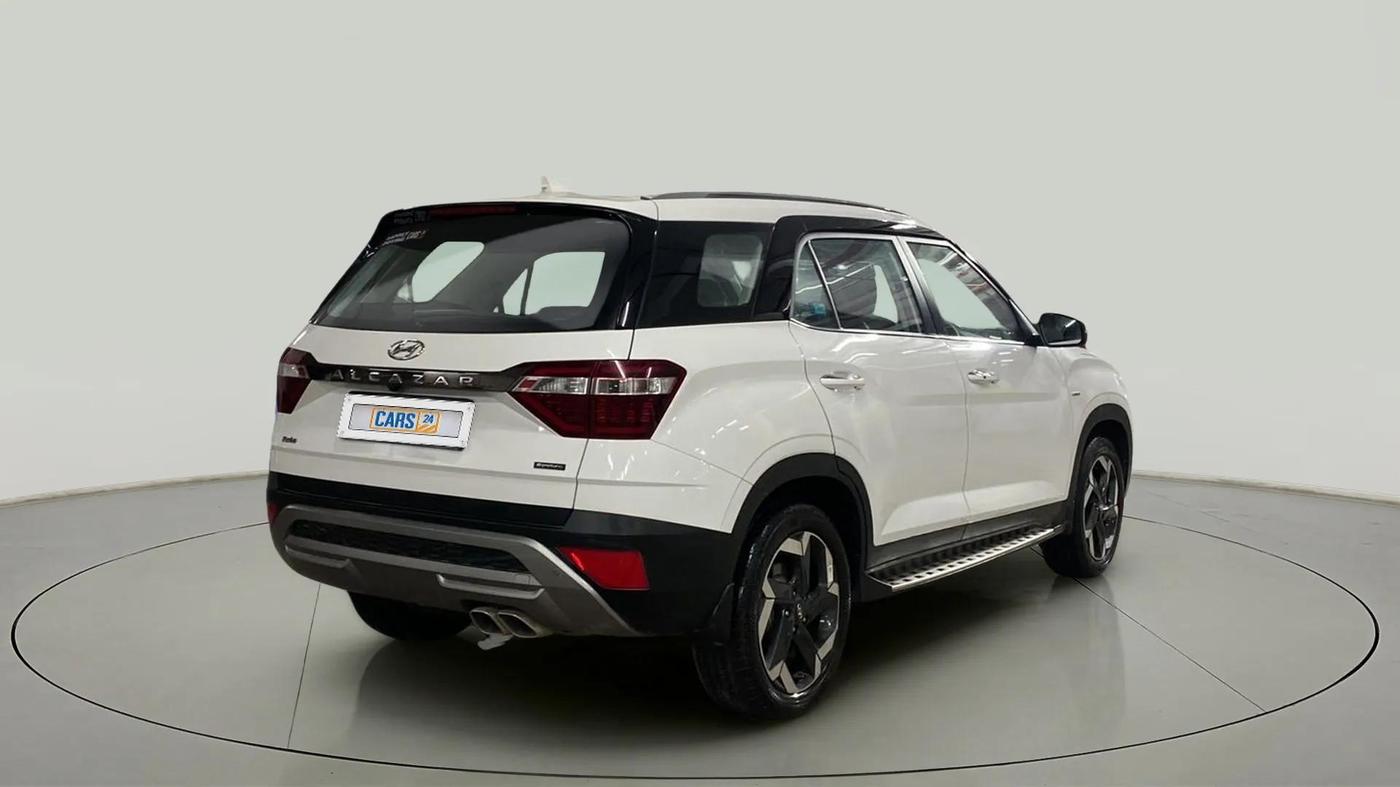 2023 Hyundai ALCAZAR  SIGNATURE (O) DCT 1.5 PETROL 7STR, Petrol, Automatic, 8,996 km, Right Back Diagonal