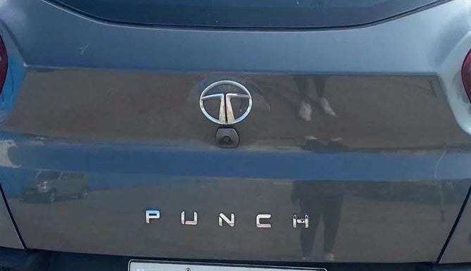 2021 Tata PUNCH ADVENTURE MT, Petrol, Manual, 18,239 km, Dicky (Boot door) - Size <= 2 inch