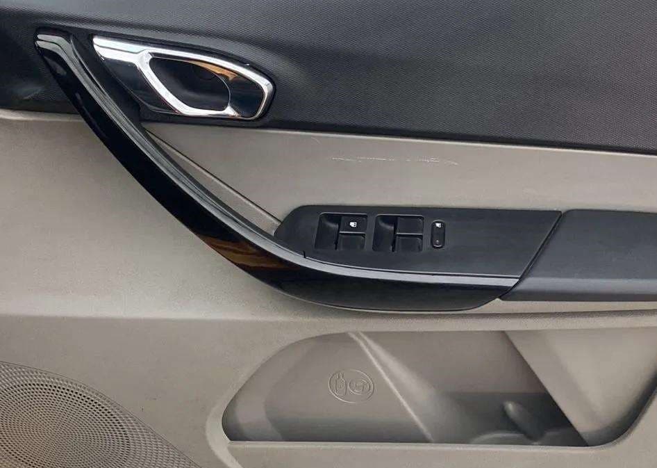 2018 Tata Tiago XZ PETROL, Petrol, Manual, 65,233 km, Driver Side Door Panels Control