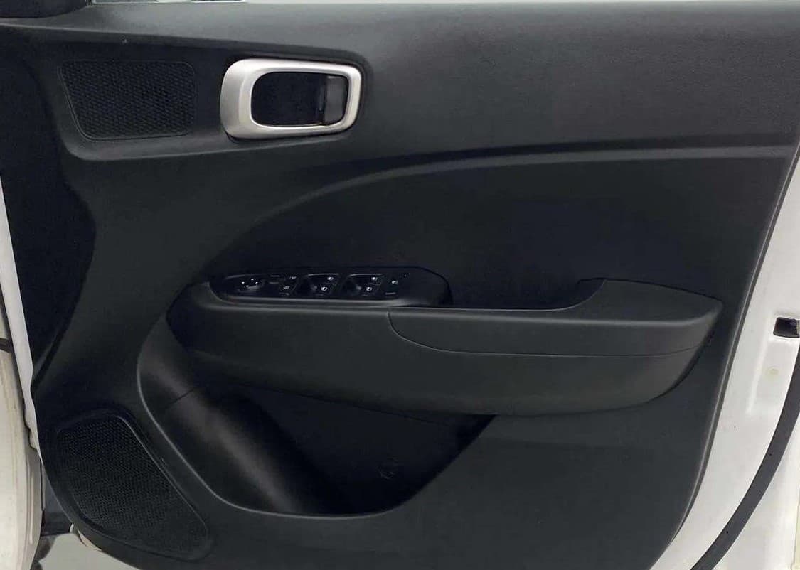 2020 Hyundai VENUE S 1.2, Petrol, Manual, 32,289 km, Driver Side Door Panels Control