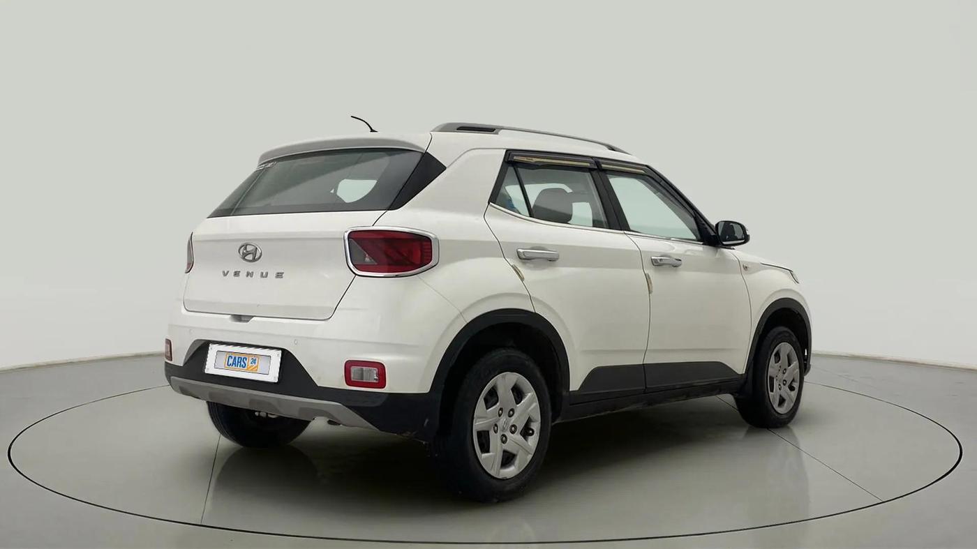 2020 Hyundai VENUE S 1.2, Petrol, Manual, 32,289 km, Right Back Diagonal