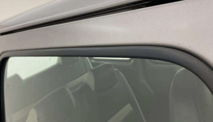 2022 Maruti Eeco 7 STR STD(O), Petrol, Manual, 36,629 km, Right rear door - Door visor damaged