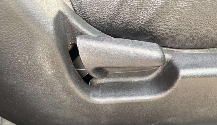 2013 Maruti Wagon R 1.0 VXI, Petrol, Manual, 25,654 km, Driver Side Adjustment Panel