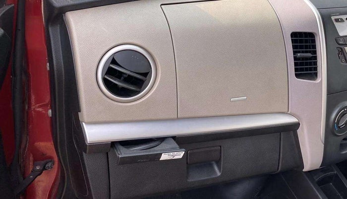 2013 Maruti Wagon R 1.0 VXI, Petrol, Manual, 25,654 km, Dashboard - Cup holder not working