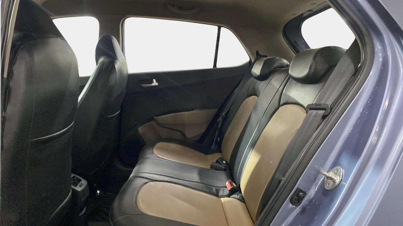 2016 Hyundai Grand i10 ASTA (O) AT 1.2 KAPPA VTVT, Petrol, Automatic, 53,980 km, Right Side Rear Door Cabin