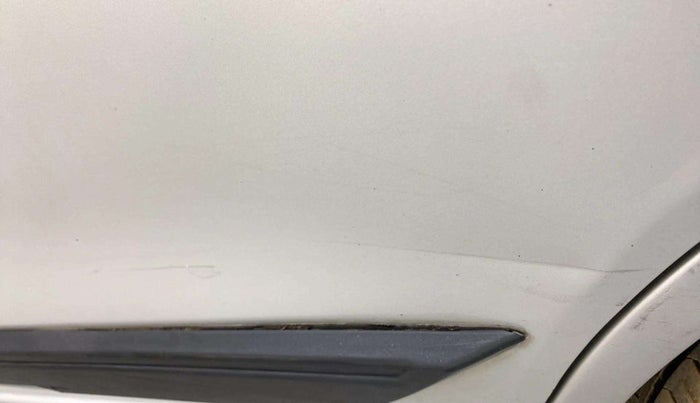 2016 Maruti Ertiga VXI, Petrol, Manual, 74,687 km, Rear left door - Slightly dented