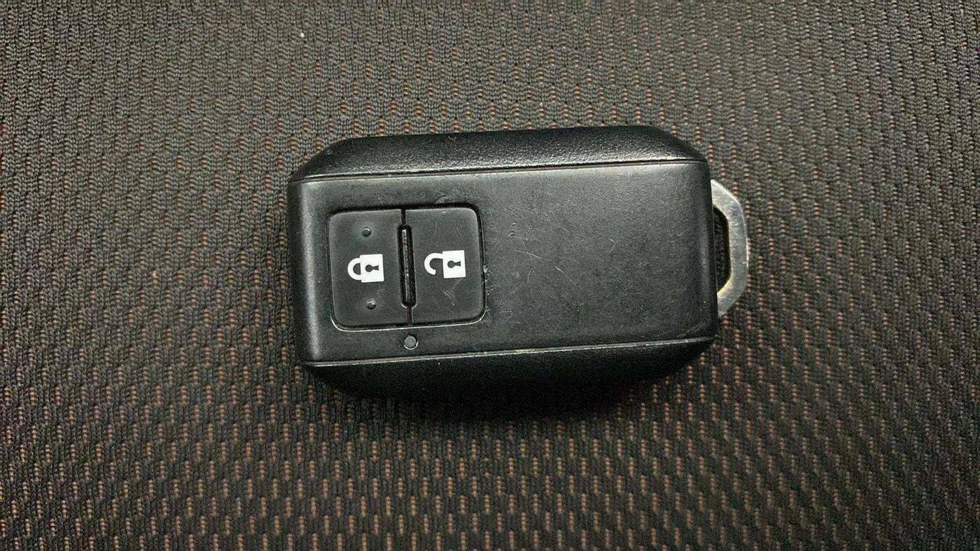 2023 Maruti BREZZA ZXI  AT SMART HYBRID DUAL TONE, Petrol, Automatic, 17,081 km, Key Close Up