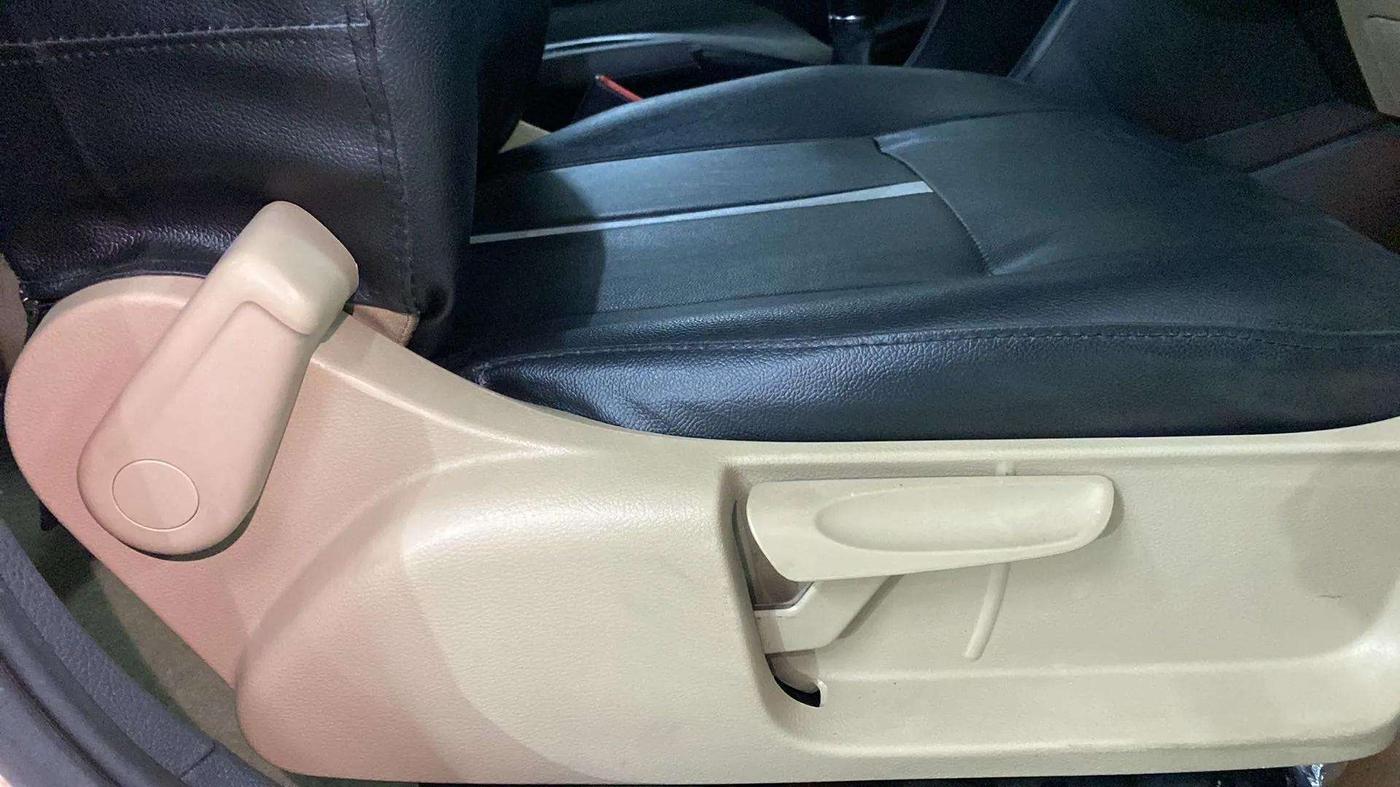 2016 Volkswagen Ameo HIGHLINE1.5L, Diesel, Manual, 86,892 km, Driver Side Adjustment Panel