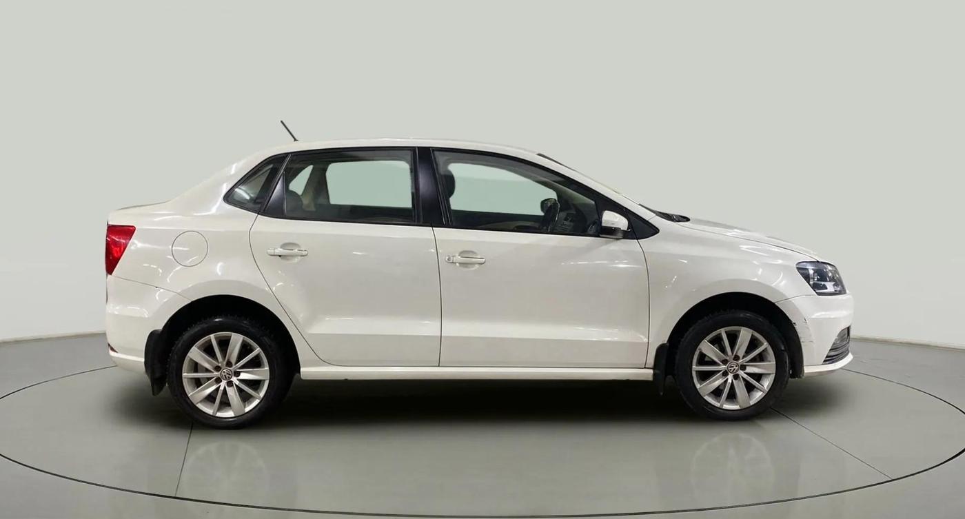 2016 Volkswagen Ameo HIGHLINE1.5L, Diesel, Manual, 86,892 km, Right Side View