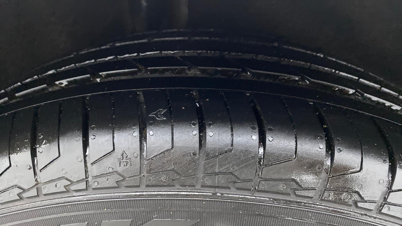 2015 Ford Ecosport TITANIUM 1.5L PETROL AT, CNG, Automatic, 74,413 km, Right Rear Tyre Tread