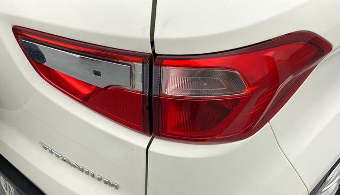 2015 Ford Ecosport TITANIUM 1.5L PETROL AT, CNG, Automatic, 74,413 km, Right tail light - Minor damage