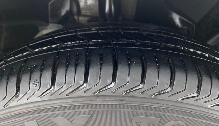 2015 Ford Ecosport TITANIUM 1.5L PETROL AT, CNG, Automatic, 74,413 km, Right Front Tyre Tread