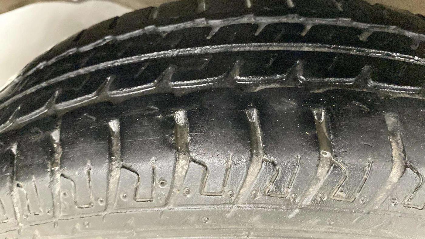 2014 Maruti Wagon R 1.0 LXI, Petrol, Manual, 15,896 km, Left Front Tyre Tread
