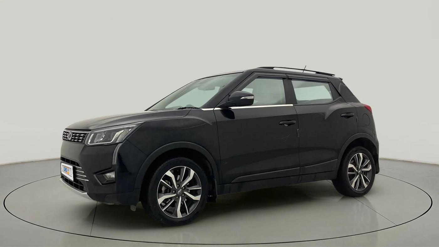 2021 Mahindra XUV300 W8 (O) 1.5 DIESEL, Diesel, Manual, 58,871 km, Left Front Diagonal