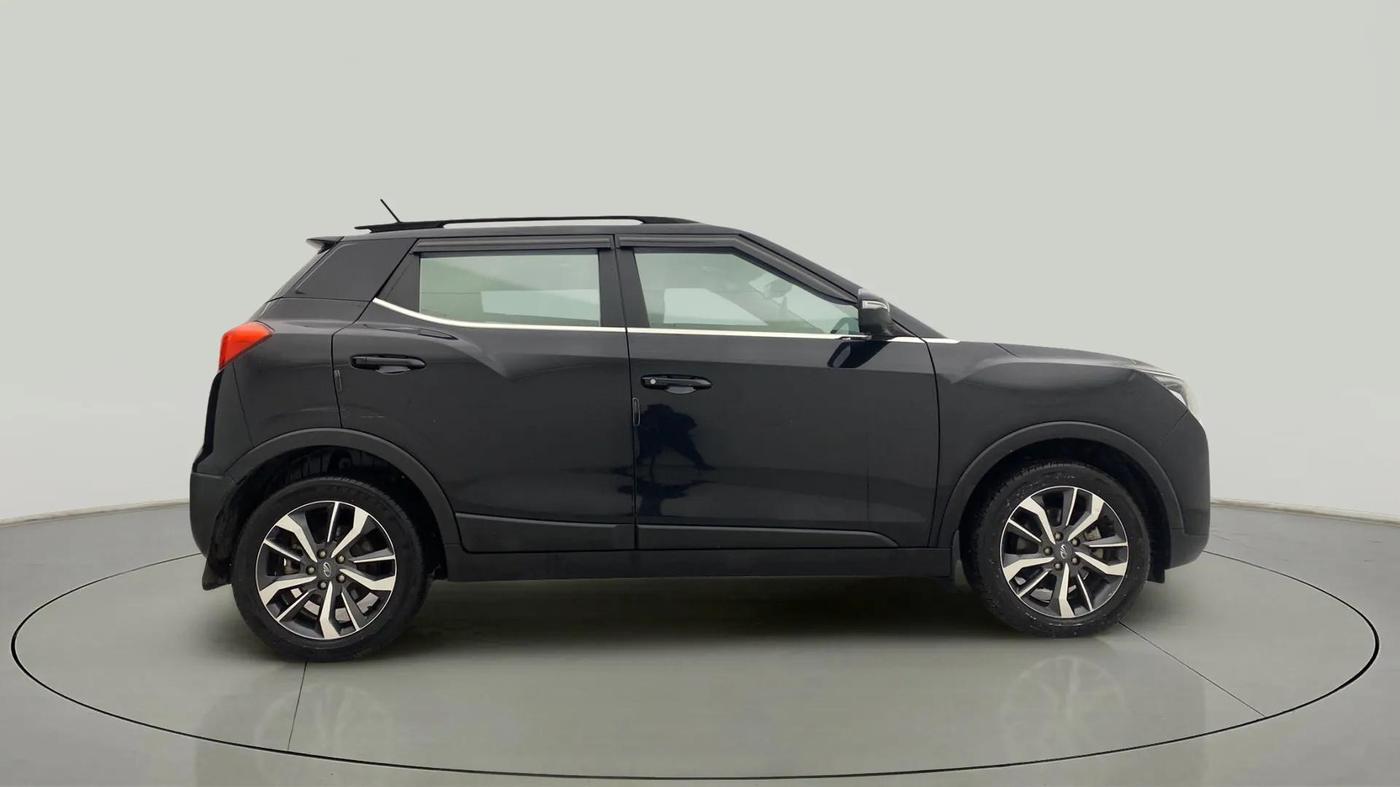 2021 Mahindra XUV300 W8 (O) 1.5 DIESEL, Diesel, Manual, 58,871 km, Right Side View