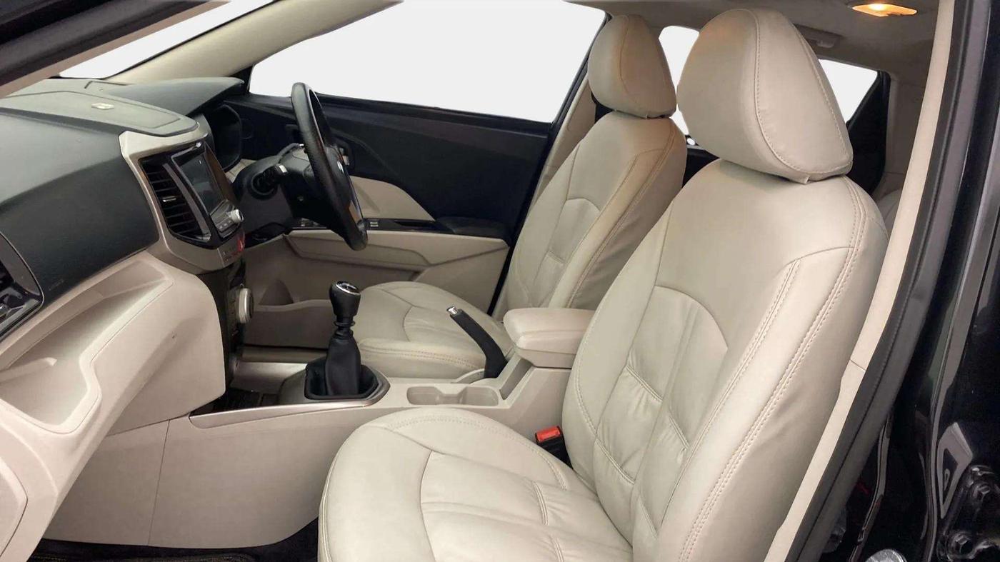 2021 Mahindra XUV300 W8 (O) 1.5 DIESEL, Diesel, Manual, 58,871 km, Right Side Front Door Cabin