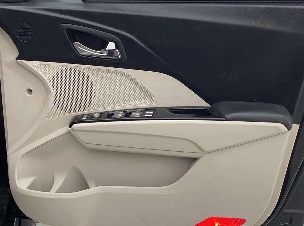 2021 Mahindra XUV300 W8 (O) 1.5 DIESEL, Diesel, Manual, 58,871 km, Driver Side Door Panels Control