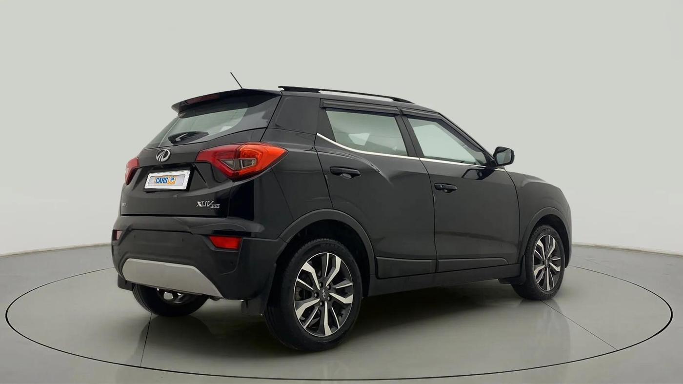 2021 Mahindra XUV300 W8 (O) 1.5 DIESEL, Diesel, Manual, 58,871 km, Right Back Diagonal