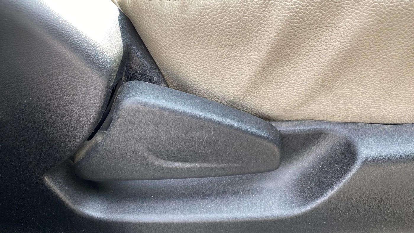 2018 Datsun Redi Go T(O) 1.0 AMT, Petrol, Automatic, 30,138 km, Driver Side Adjustment Panel