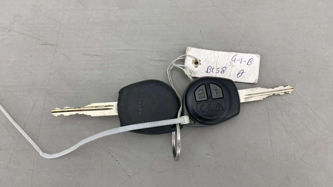 2018 Maruti Swift VXI AMT, Petrol, Automatic, 61,826 km, Key Close Up