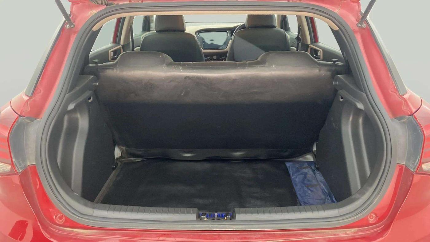 2018 Hyundai Elite i20 MAGNA EXECUTIVE CVT, Petrol, Automatic, 31,281 km, Boot Inside