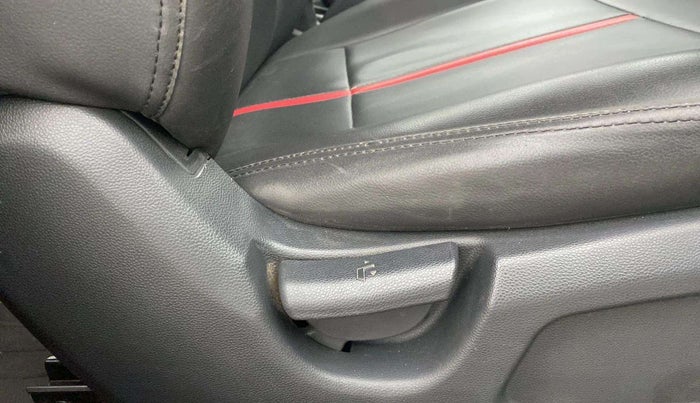 2018 Hyundai Elite i20 MAGNA EXECUTIVE CVT, Petrol, Automatic, 31,281 km, Driver Side Adjustment Panel