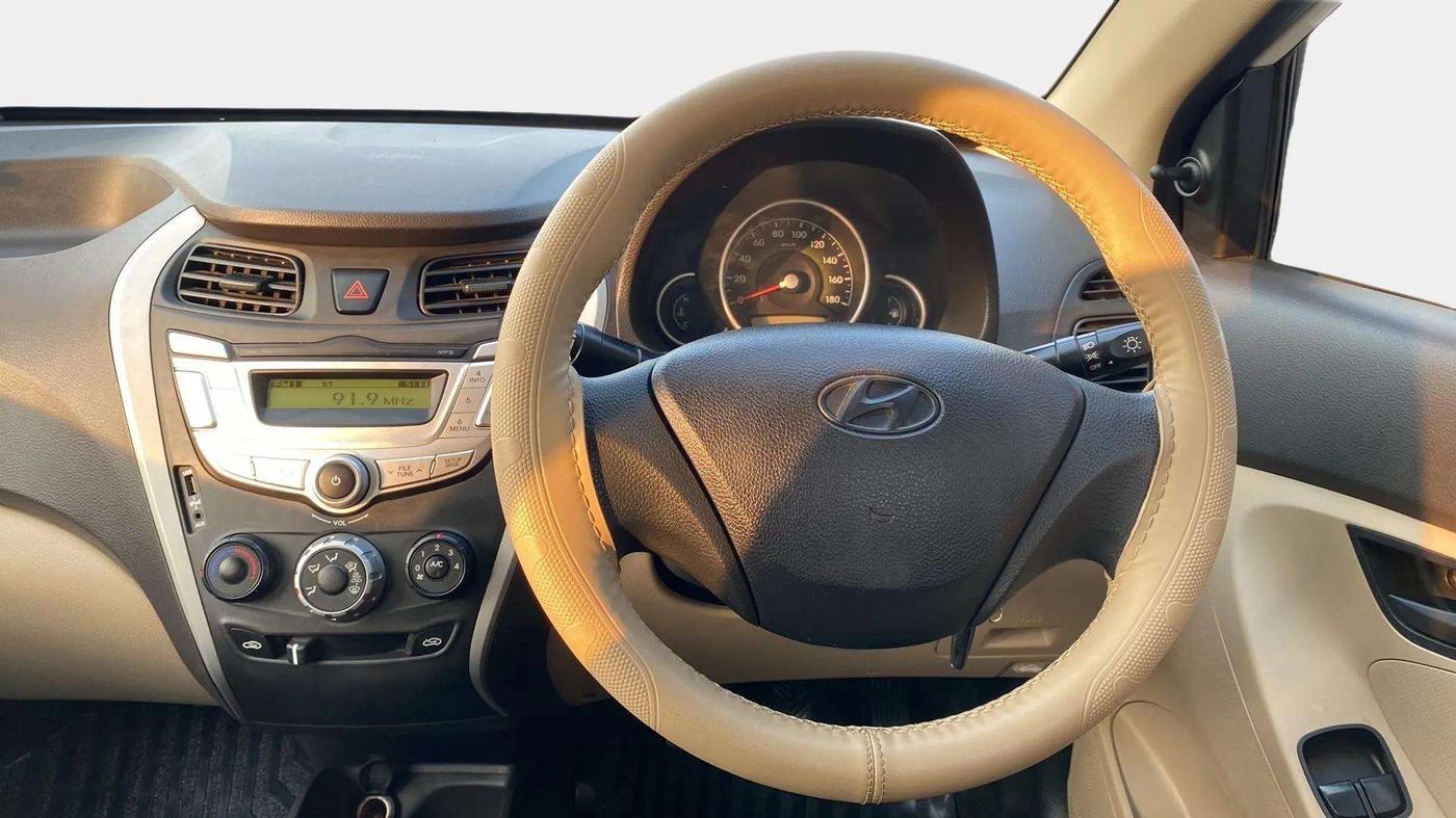 2018 Hyundai Eon MAGNA +, Petrol, Manual, 17,258 km, Steering Wheel Close Up