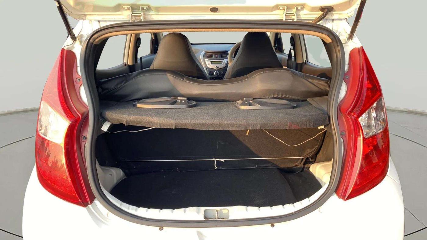 2018 Hyundai Eon MAGNA +, Petrol, Manual, 17,258 km, Boot Inside