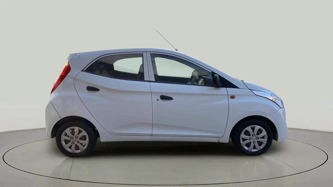 2018 Hyundai Eon MAGNA +, Petrol, Manual, 17,258 km, Right Side View