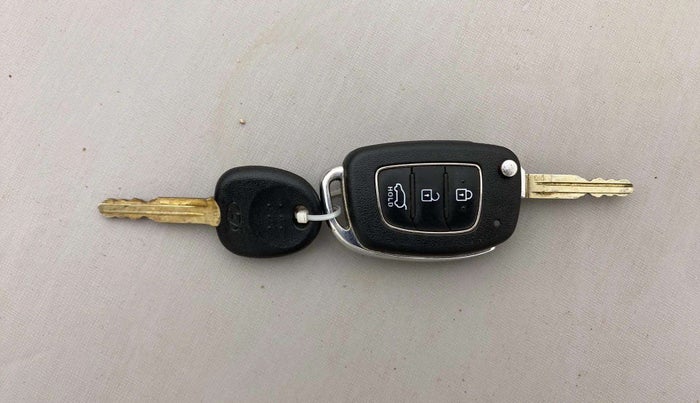 2021 Hyundai NEW I20 SPORTZ 1.2 MT, Petrol, Manual, 56,045 km, Key Close Up