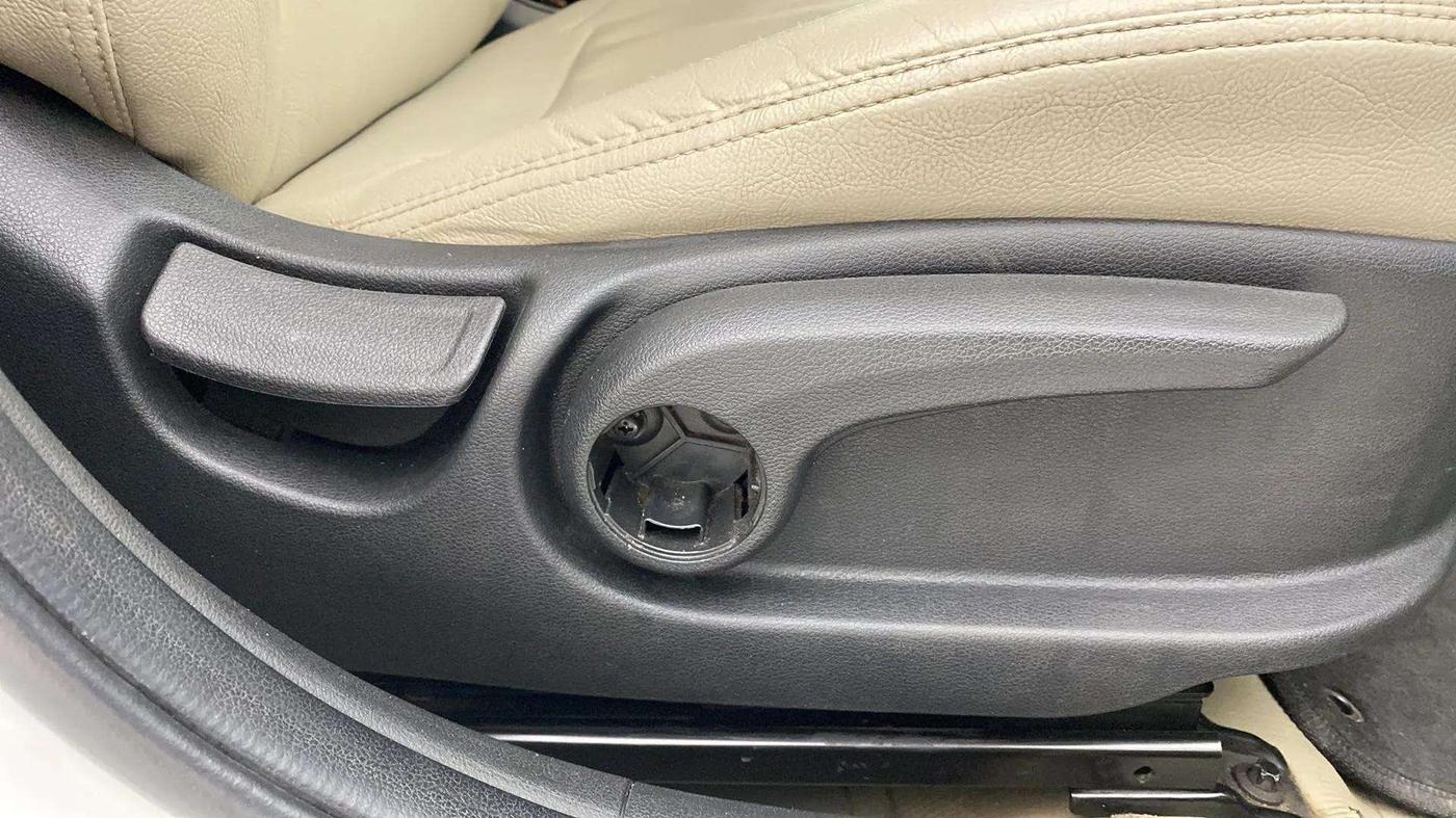 2019 Hyundai Verna 1.6 VTVT SX (O) AT, Petrol, Automatic, 65,916 km, Driver Side Adjustment Panel